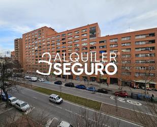 Exterior view of Flat to rent in  Madrid Capital  with Heating, Terrace and Furnished