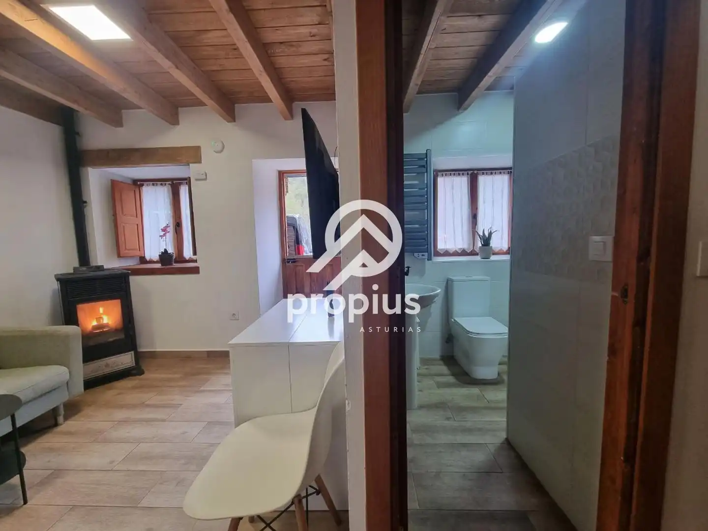 Badezimmer von Einfamilien-Reihenhaus zum Verkauf in Cangas de Onís mit Heizung und Terrasse