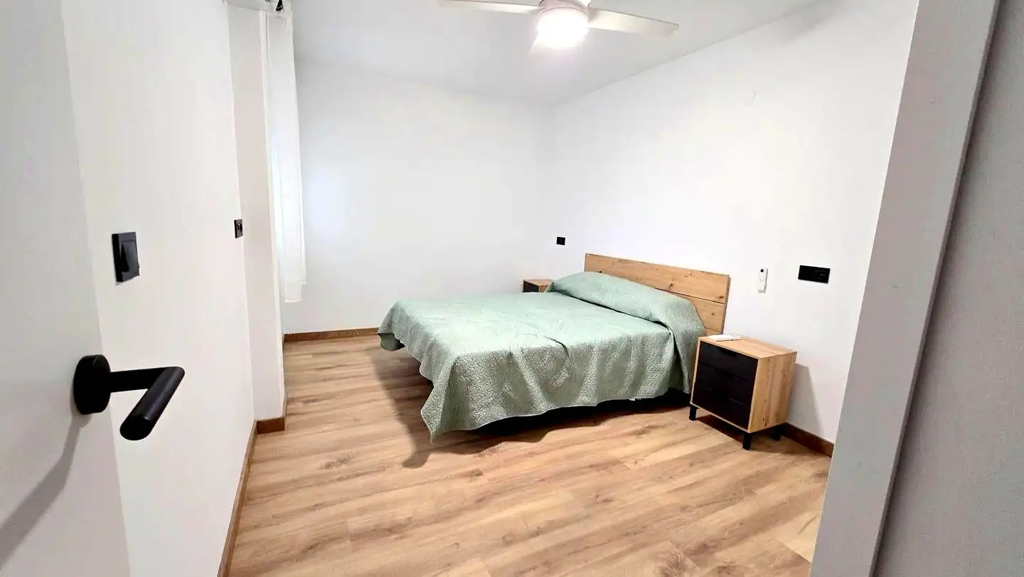 Schlafzimmer von Wohnung zur Miete in Gandia mit Klimaanlage, Terrasse und Möbliert