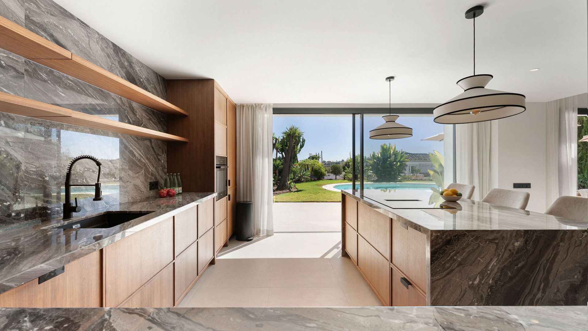Kitchen of House or chalet for sale in Marbella  with Air Conditioner, Private garden and Terrace
