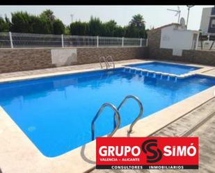 Piscina de Casa adosada en venda en Almazora / Almassora amb Aire condicionat i Terrassa