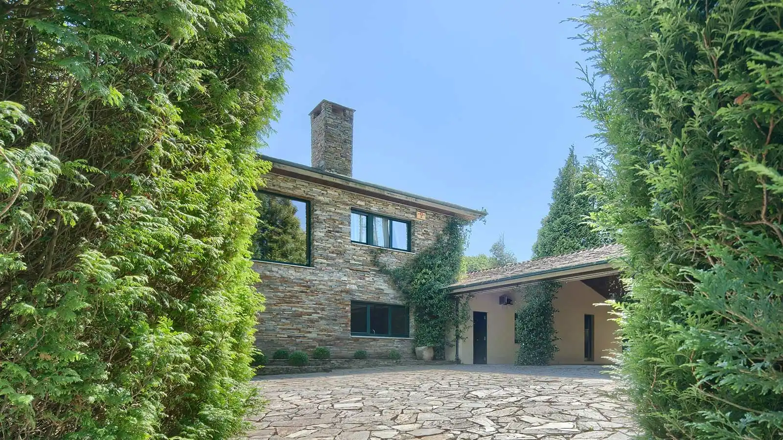 Vista exterior de Casa o chalet en venta en Oleiros con Calefacción, Jardín privado y Parquet
