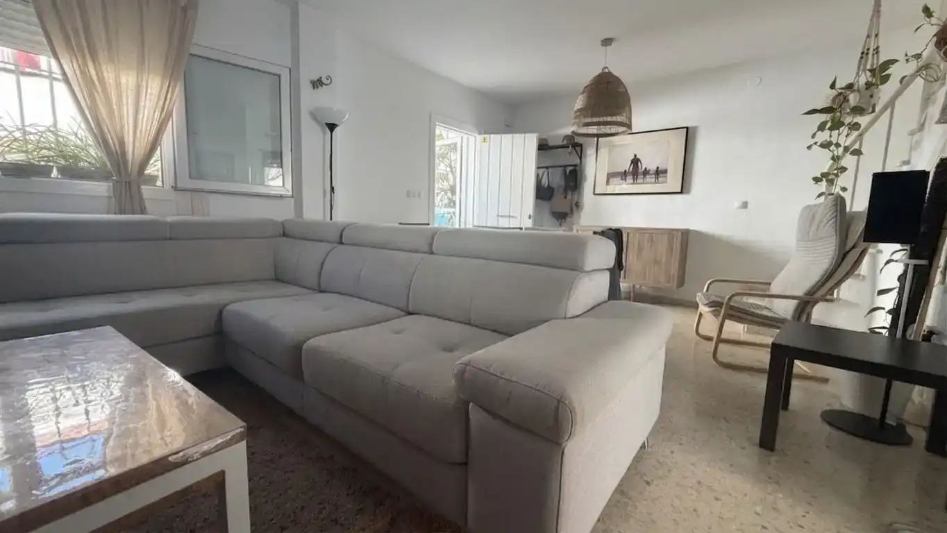 Sala d'estar de Casa adosada en venda en Almonte amb Balcó