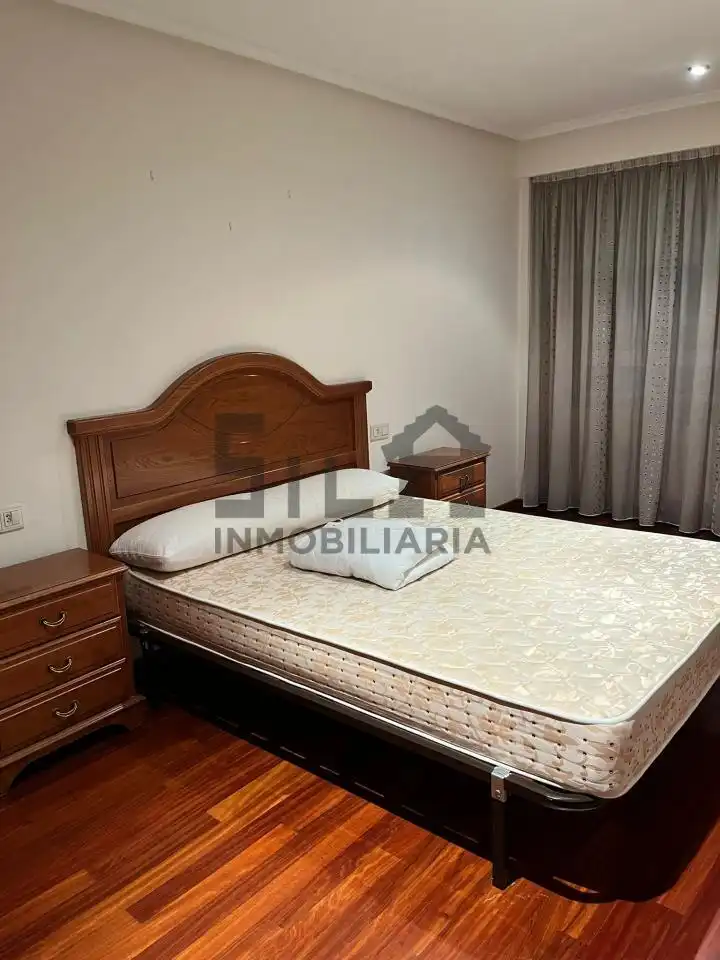Bedroom of Flat for rent in Ourense Capital   with Heating, Parquet flooring and Furnished