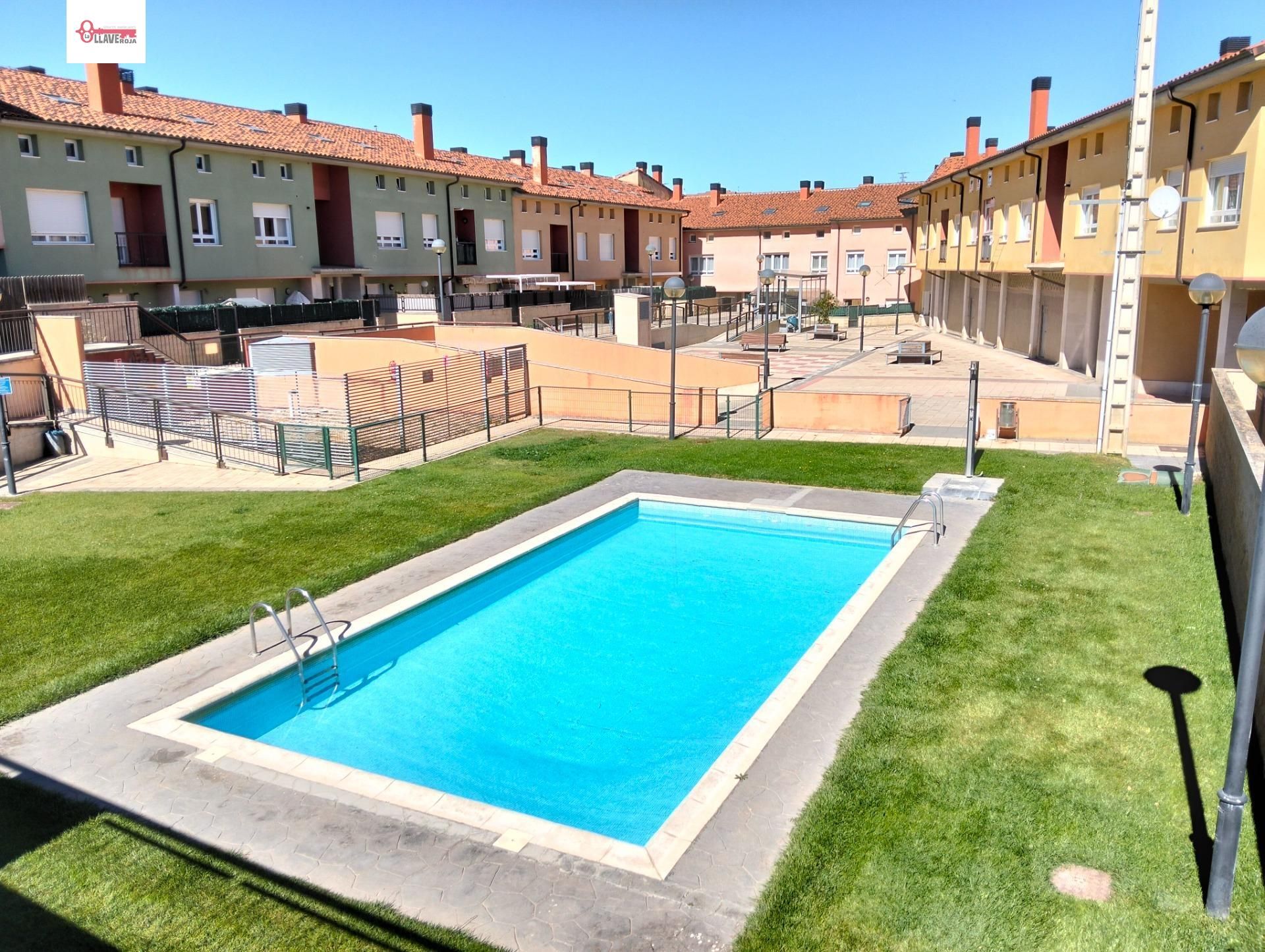 Swimming pool of Duplex for sale in Cogollos