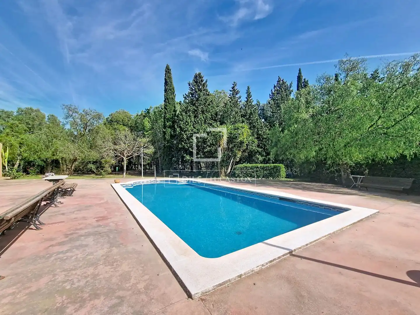 Piscina de Finca rústica en venda en Vilanova i la Geltrú amb Aire condicionat, Calefacció i Jardí privat