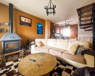 Sala d'estar de Casa o xalet en venda en Hermandad de Campoo de Suso amb Calefacció i Jardí privat