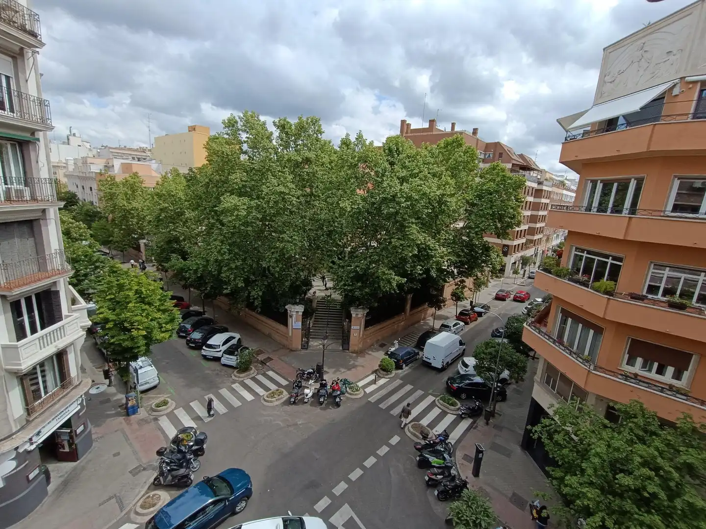 Vista exterior de Pis en venda en Madrid amb Aire condicionat, Calefacció i Jardí privat
