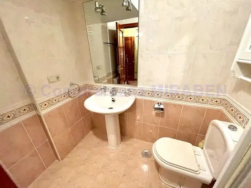 Bany de Àtic de lloguer en Boiro amb Calefacció, Terrassa i Moblat