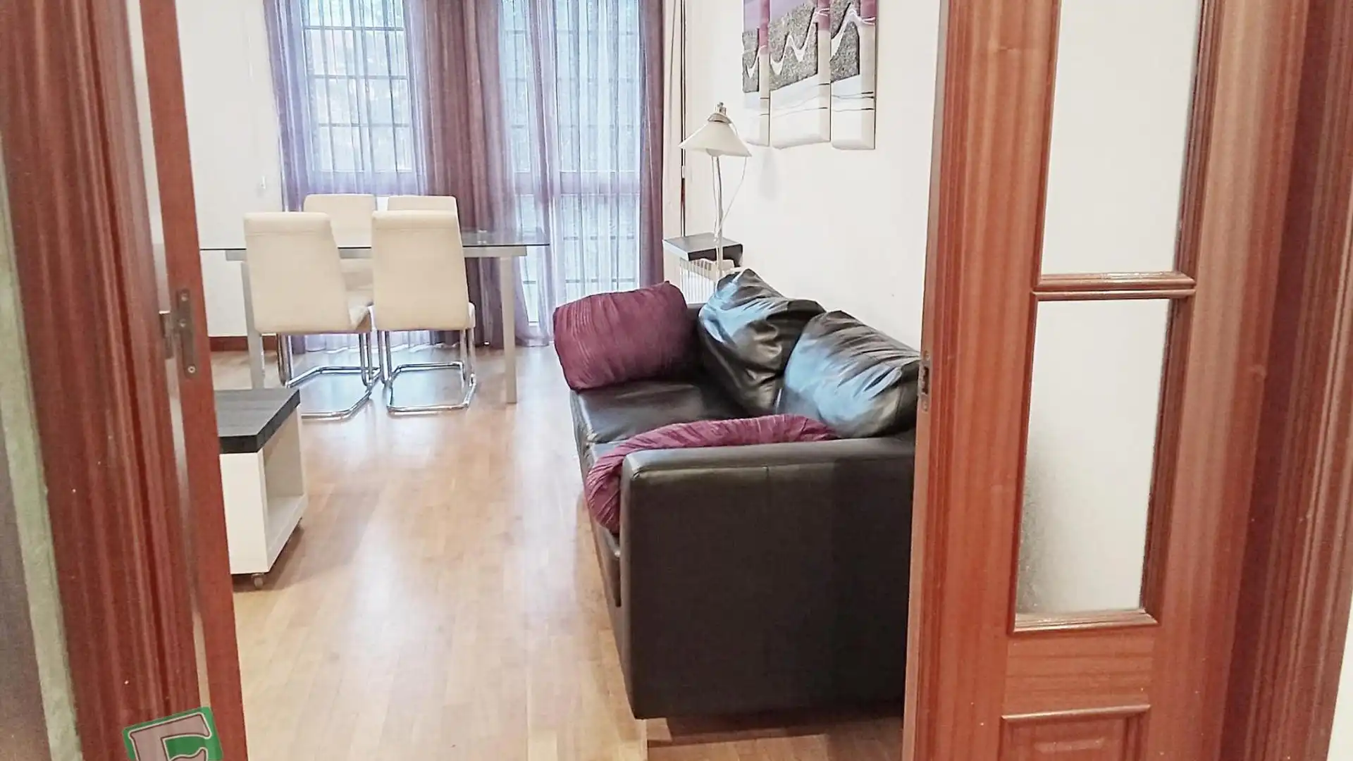 Sala d'estar de Pis de lloguer en Oviedo  amb Calefacció, Parquet i Terrassa