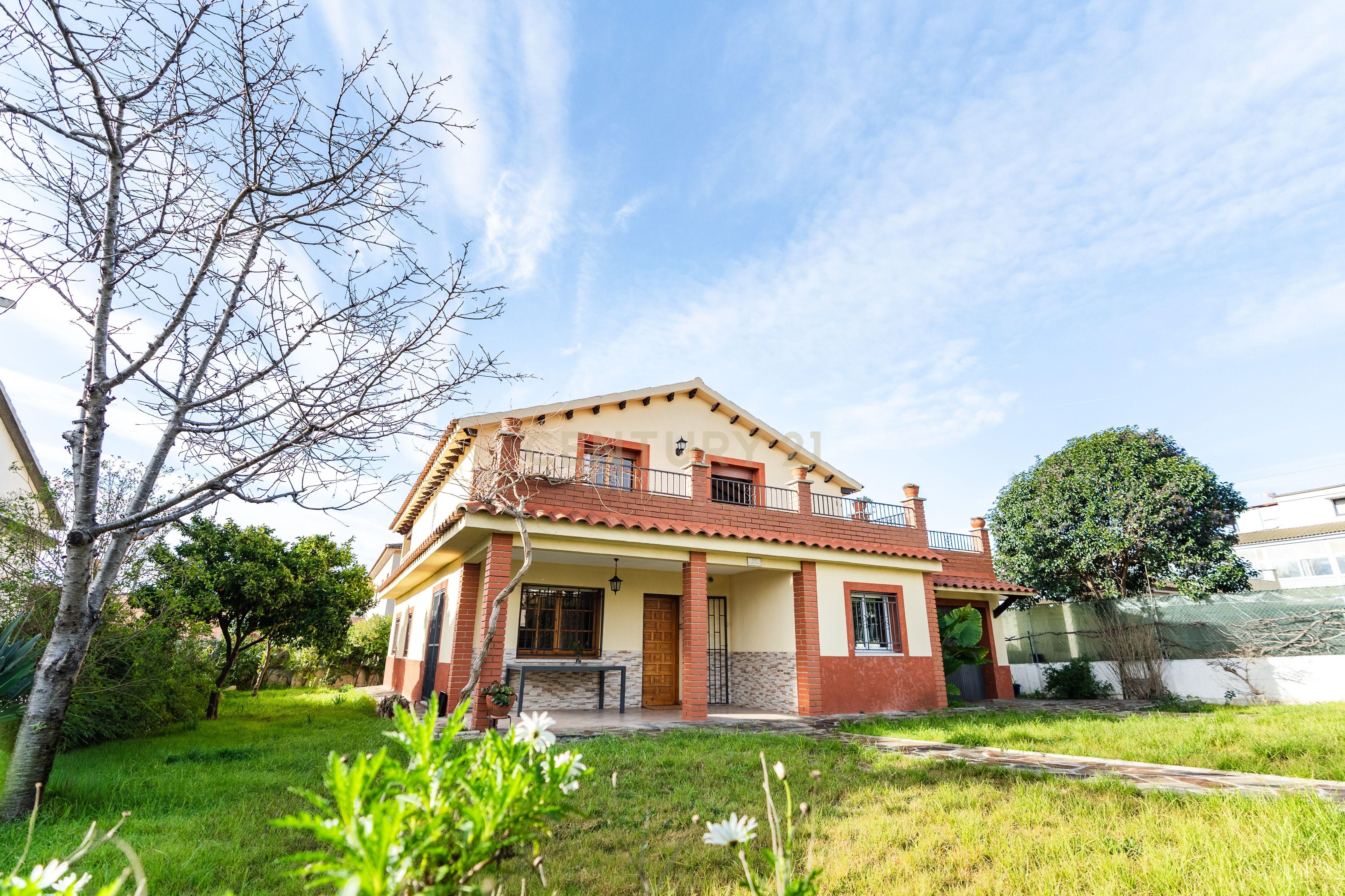 Vista exterior de Casa o xalet en venda en Santa Oliva amb Jardí privat, Traster i Alarma
