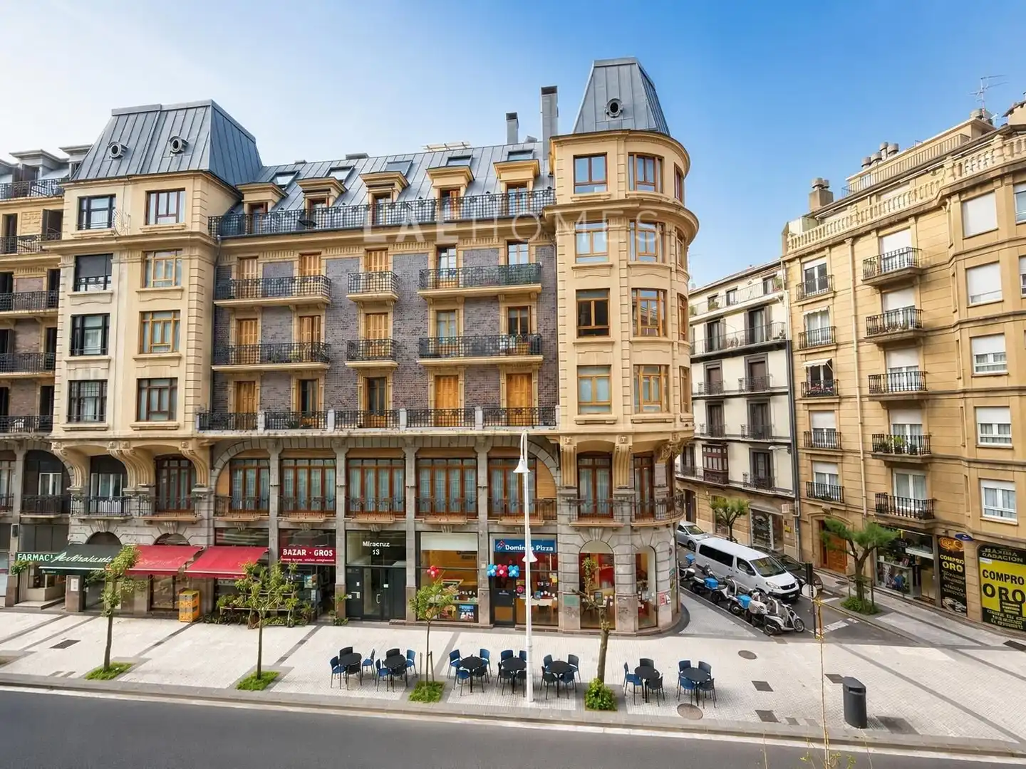 Vista exterior de Pis en venda en Donostia - San Sebastián  amb Parquet i Balcó