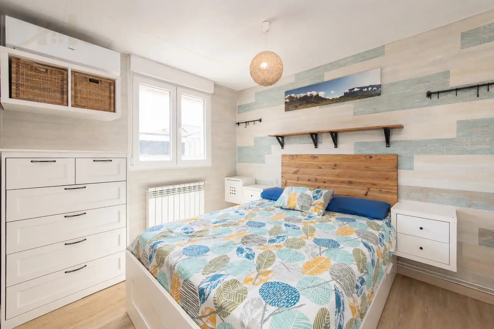 Habitación de Casa adosada en venta en Alcobendas con Aire acondicionado, Calefacción y Jardín privado