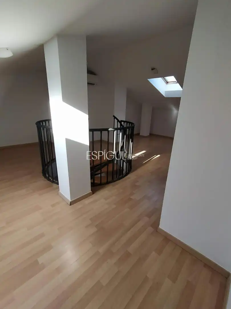 Maisonette zum Verkauf in Girona mit Klimaanlage, Heizung und Parkett