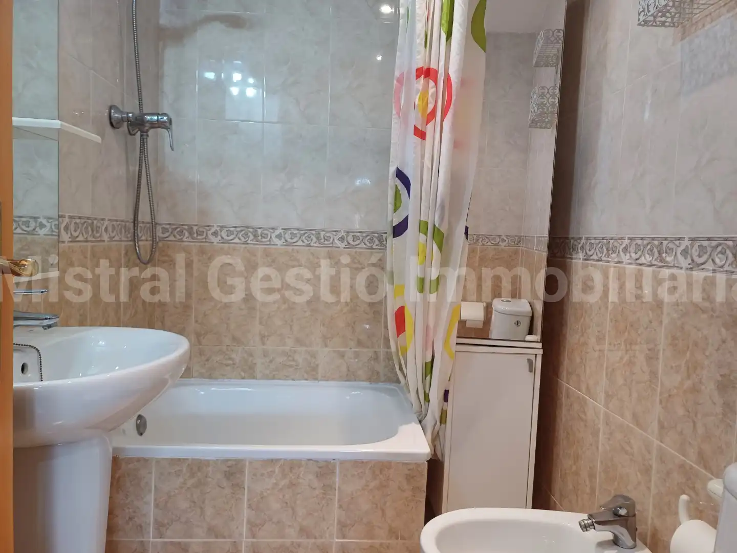 Badezimmer von Dachboden zum Verkauf in Calafell mit Klimaanlage, Terrasse und Abstellraum