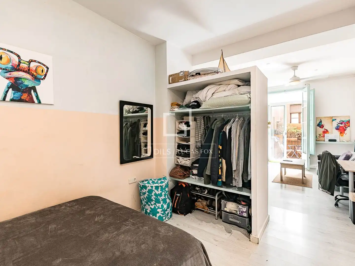 Habitación de Piso en venta en Barcelona con Amueblado y Balcón