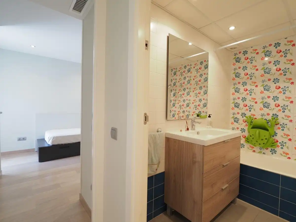 Badezimmer von Wohnung zur Miete in Reus mit Klimaanlage, Heizung und Parkett