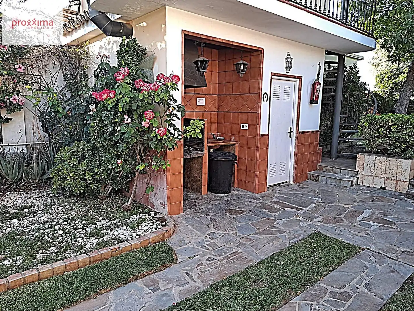 Jardí de Casa o xalet en venda en Dos Hermanas amb Aire condicionat, Jardí privat i Terrassa