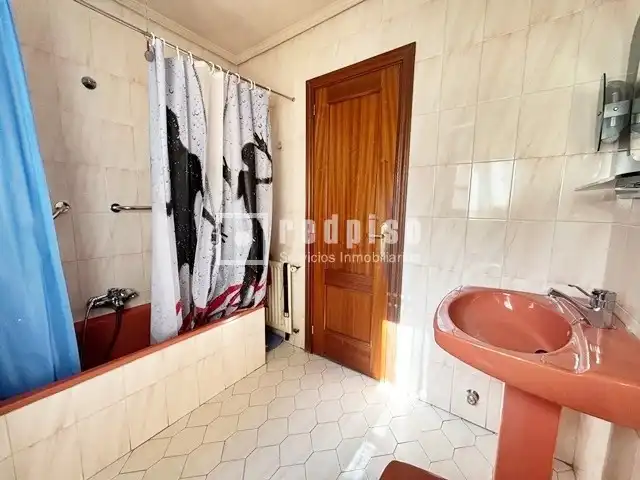 Bany de Dúplex en venda en Guadalajara amb Calefacció, Terrassa i Moblat
