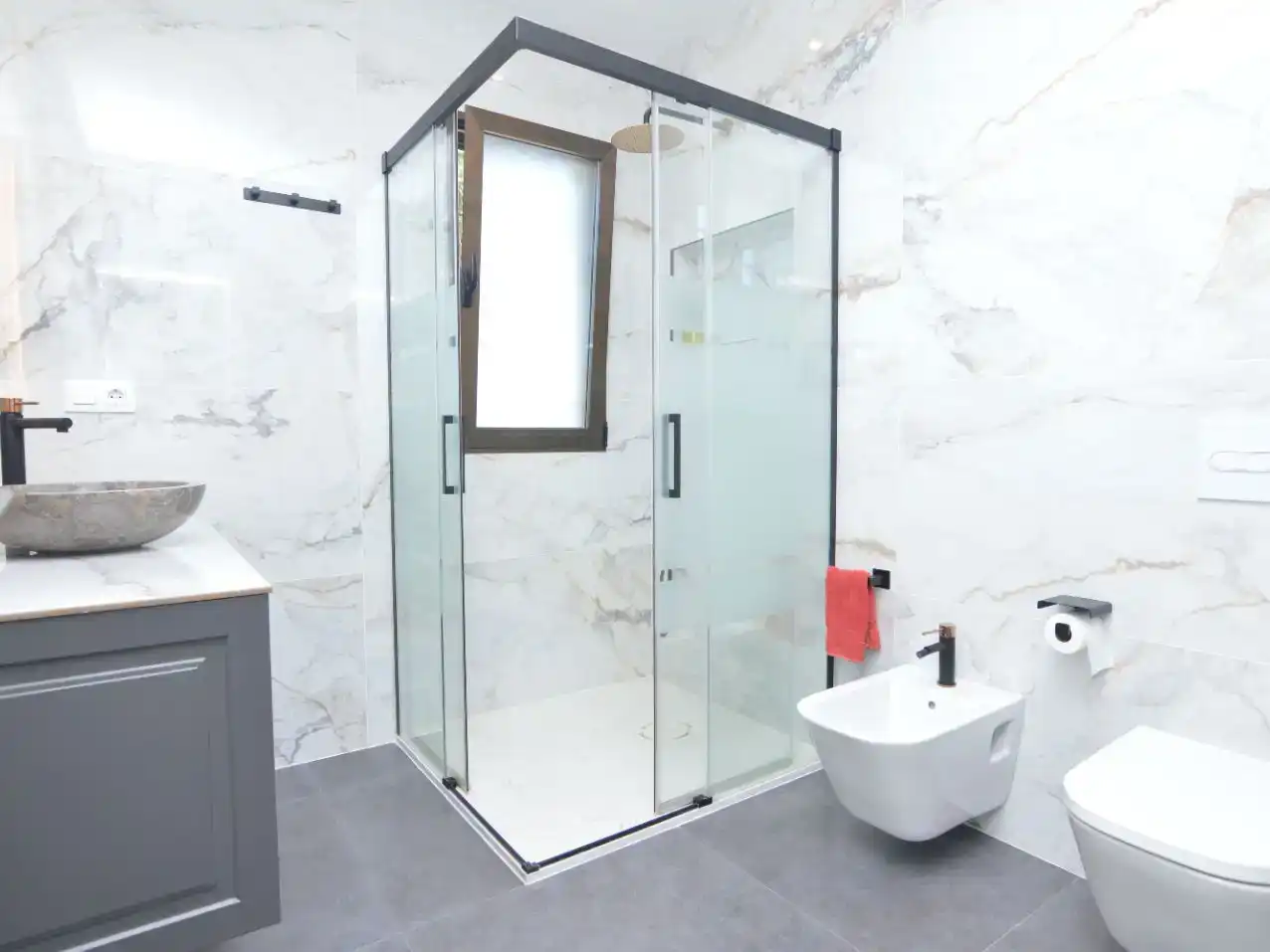 Badezimmer von Haus oder Chalet zum Verkauf in Chiva mit Klimaanlage, Schwimmbad und Balkon