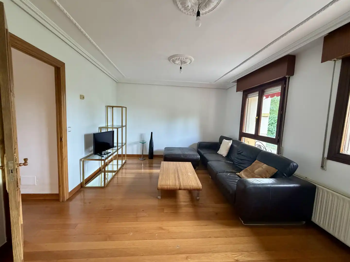Wohnzimmer von Einfamilien-Reihenhaus zum Verkauf in Camargo mit Heizung, Privatgarten und Terrasse