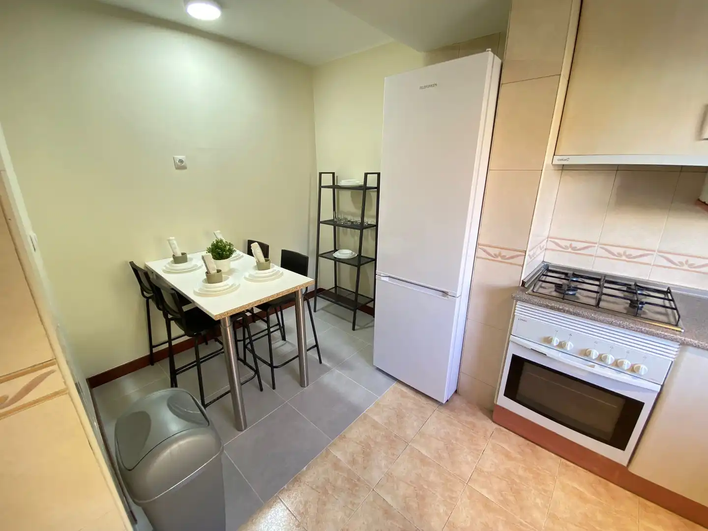 Room in Calle Pico de Alba, 1, Palomeras Bajas