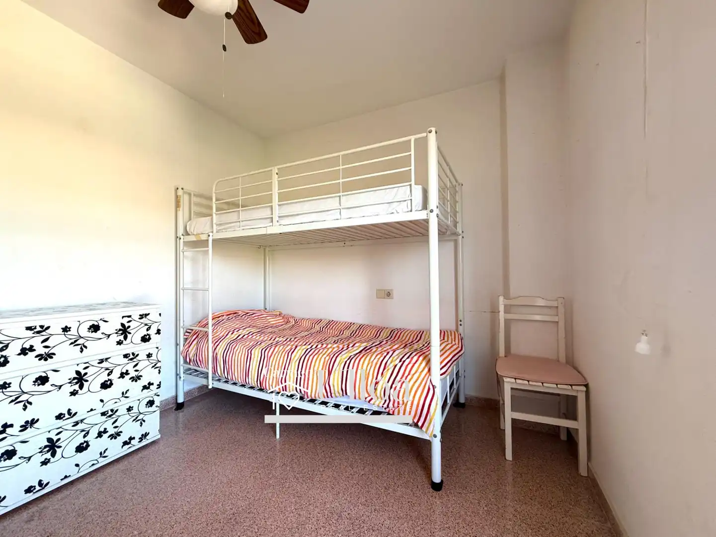 Habitación de Apartamento en venta en Alicante / Alacant con Jardín privado y Piscina comunitaria