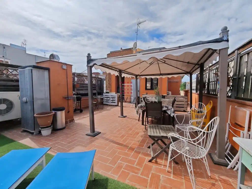 Terrasse von Dachboden zum Verkauf in Barcelona mit Balkon