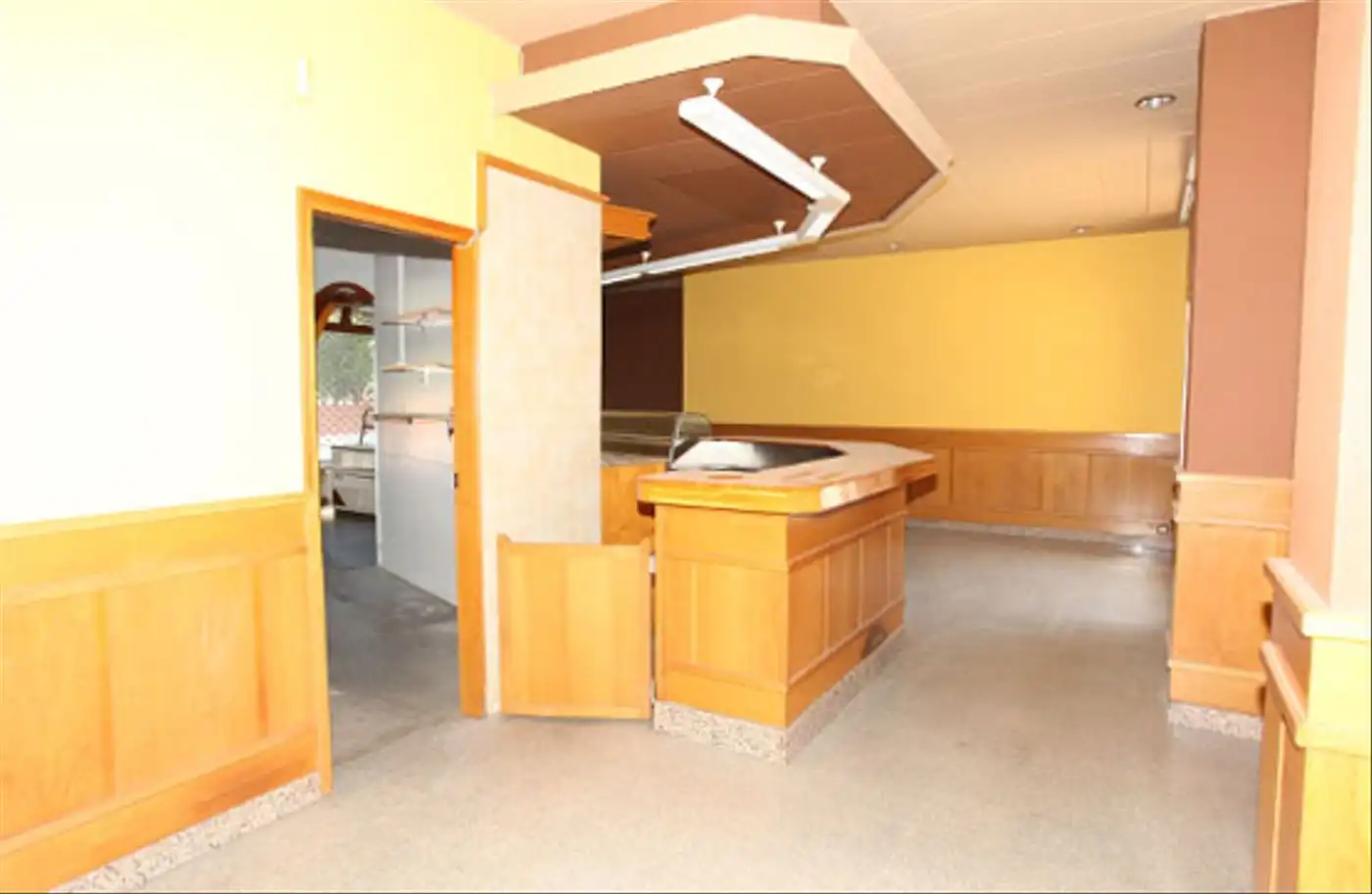 Commercial properties for sale in Terrassa  with Air Conditioner, Heating and Furnished