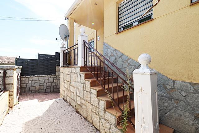 Vista exterior de Casa o xalet en venda en Collado Mediano amb Calefacció, Jardí privat i Terrassa