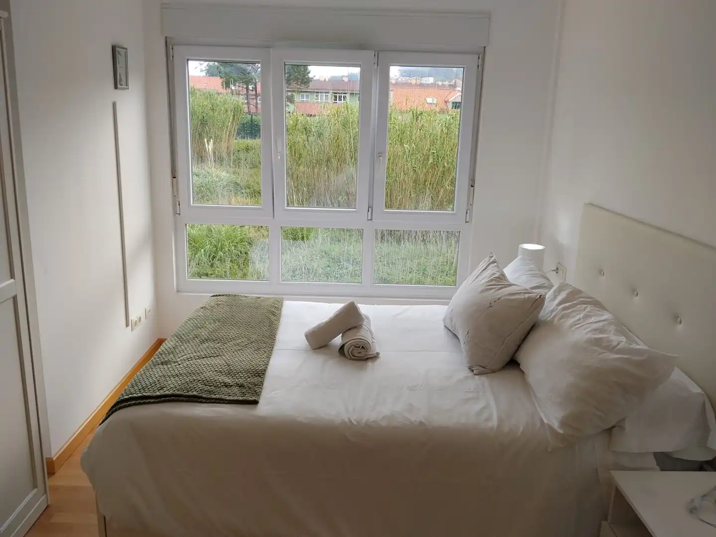 Schlafzimmer von Wohnungen zur Miete in Fisterra mit Abstellraum, Möbliert und Ofen