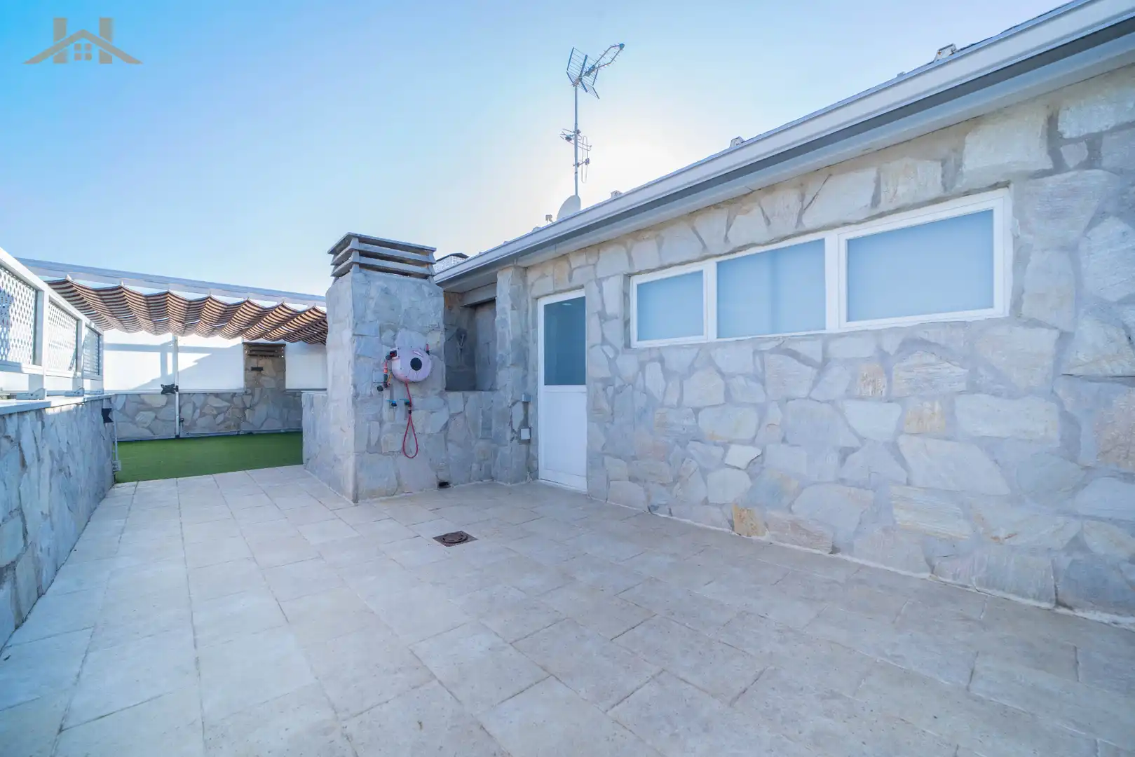 Vista exterior de Ático en venta en Fuenlabrada con Aire acondicionado, Calefacción y Terraza