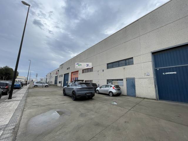 Nave industrial en Alquiler en C/ MONASTERIO DE LAS HUELGAS en Avda. Cataluña
