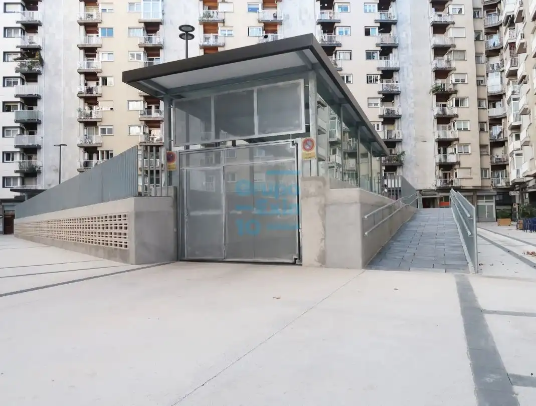 Aparcamiento en venta en Estudios de los Plaza