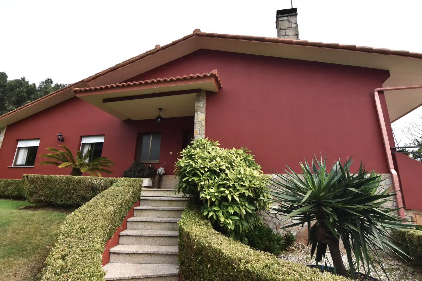 Vista exterior de Casa o chalet en venta en Oleiros con Calefacción, Jardín privado y Parquet