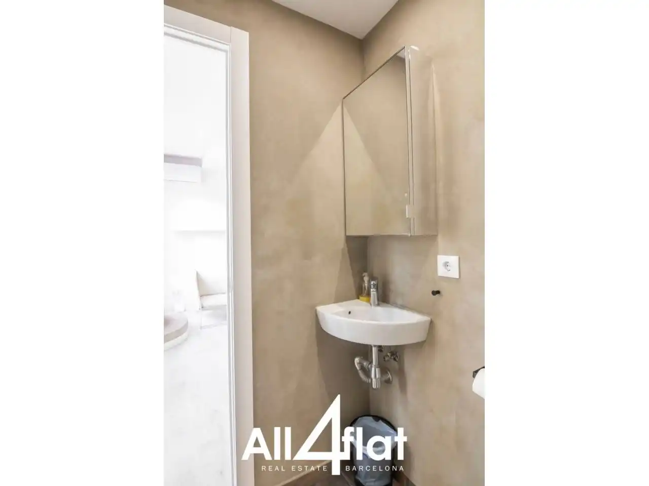 Badezimmer von Dachboden zur Miete in Barcelona mit Klimaanlage, Heizung und Parkett