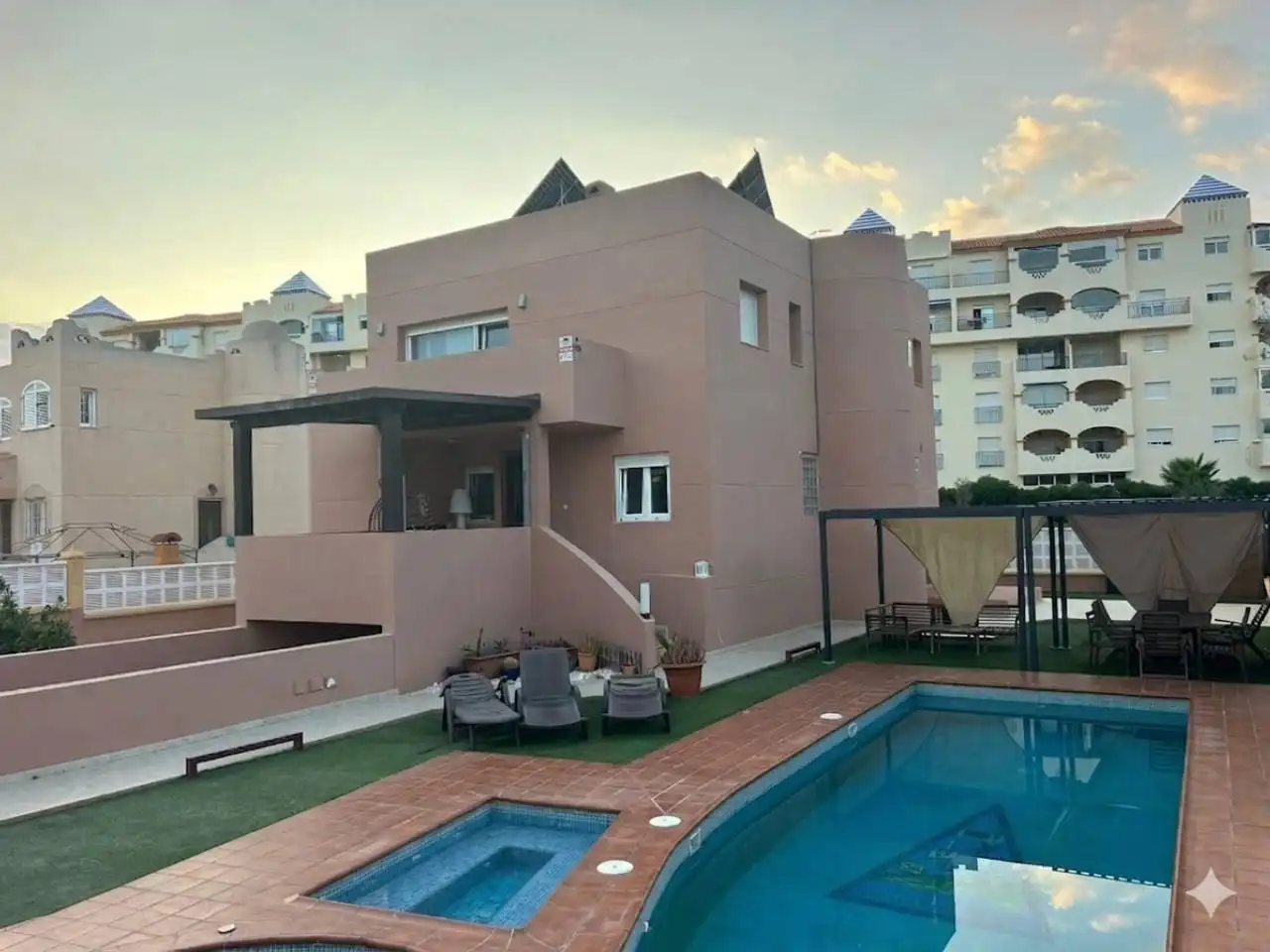 Vista exterior de Casa o chalet en venta en El Ejido con Aire acondicionado, Calefacción y Jardín privado