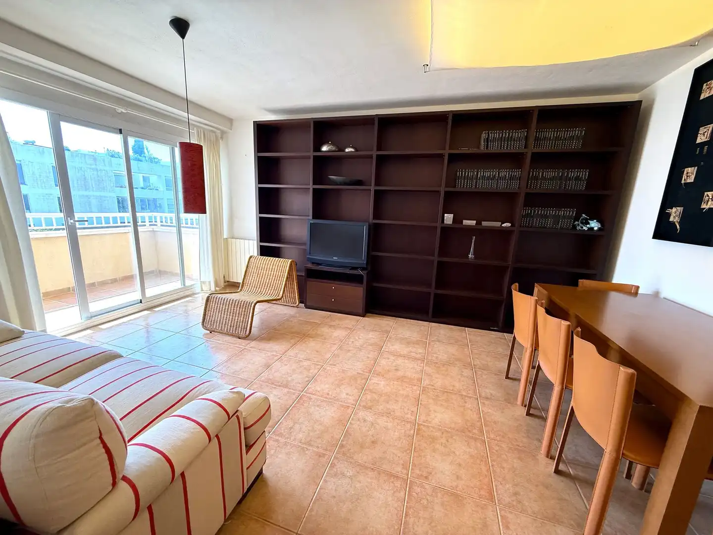 Wohnzimmer von Wohnungen zum Verkauf in Santa Eulària des Riu mit Klimaanlage, Heizung und Terrasse