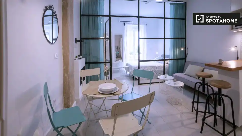 Bedroom of Flat for rent in Valencia  with Air Conditioner, Heating and Furnished