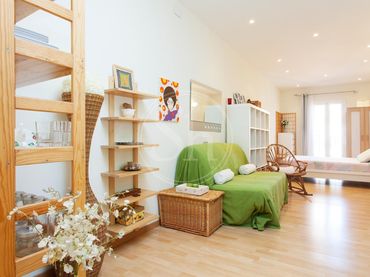 Loft amb balcó en venda a Carrer de Sant Antoni Abat 31