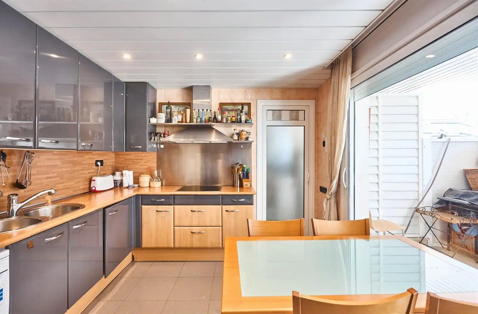 Cocina de Piso en venta en Sitges con Calefacción, Terraza y Piscina