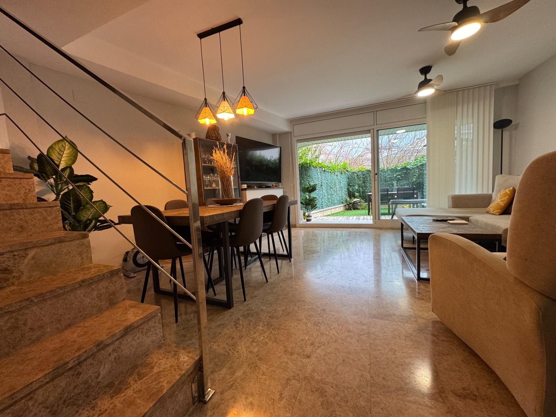 Comedor de Dúplex en venta en Sitges con Aire acondicionado, Jardín privado y Parquet