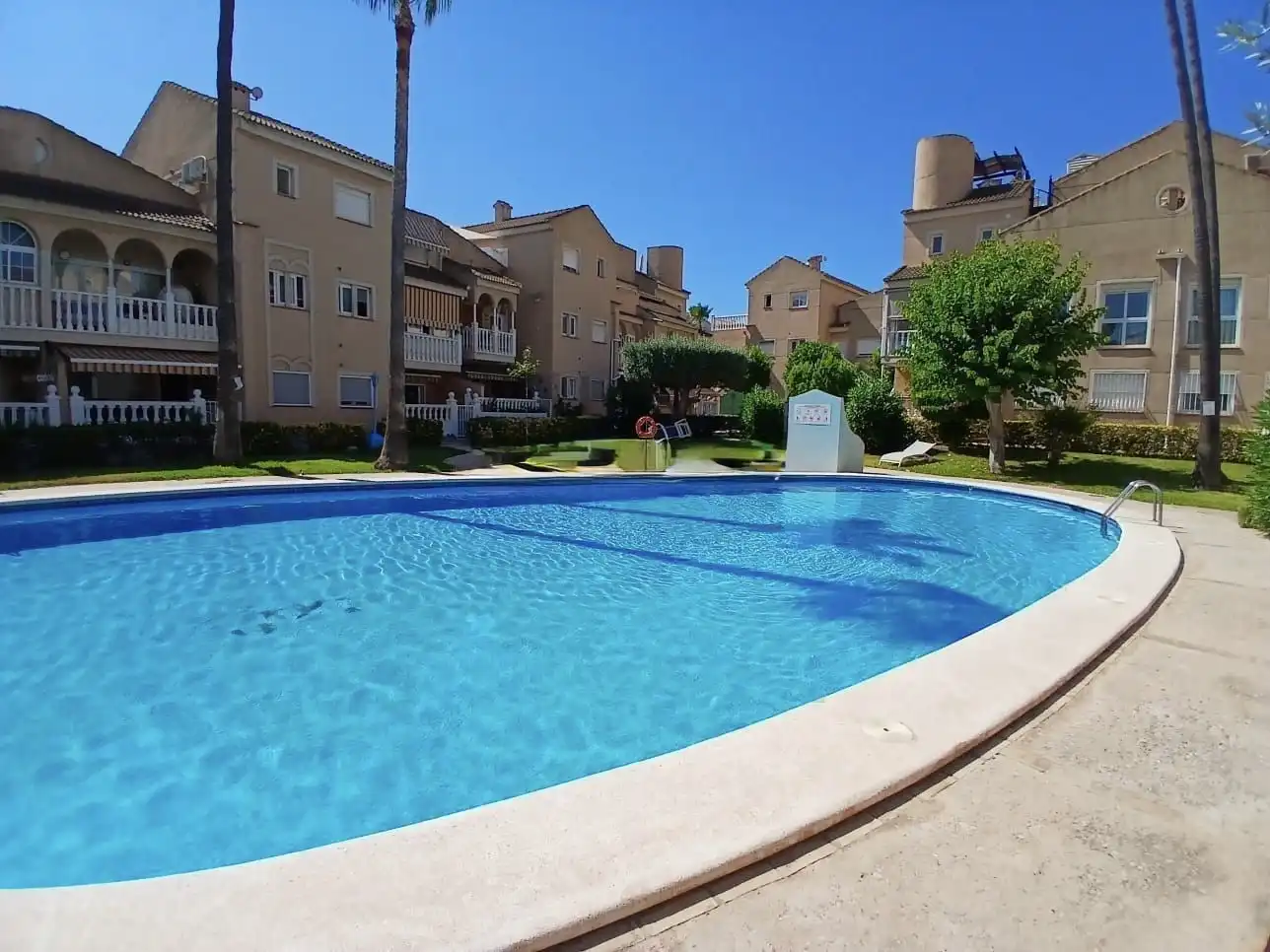 Piscina de Apartament en venda en L'Alfàs del Pi amb Aire condicionat, Calefacció i Jardí privat