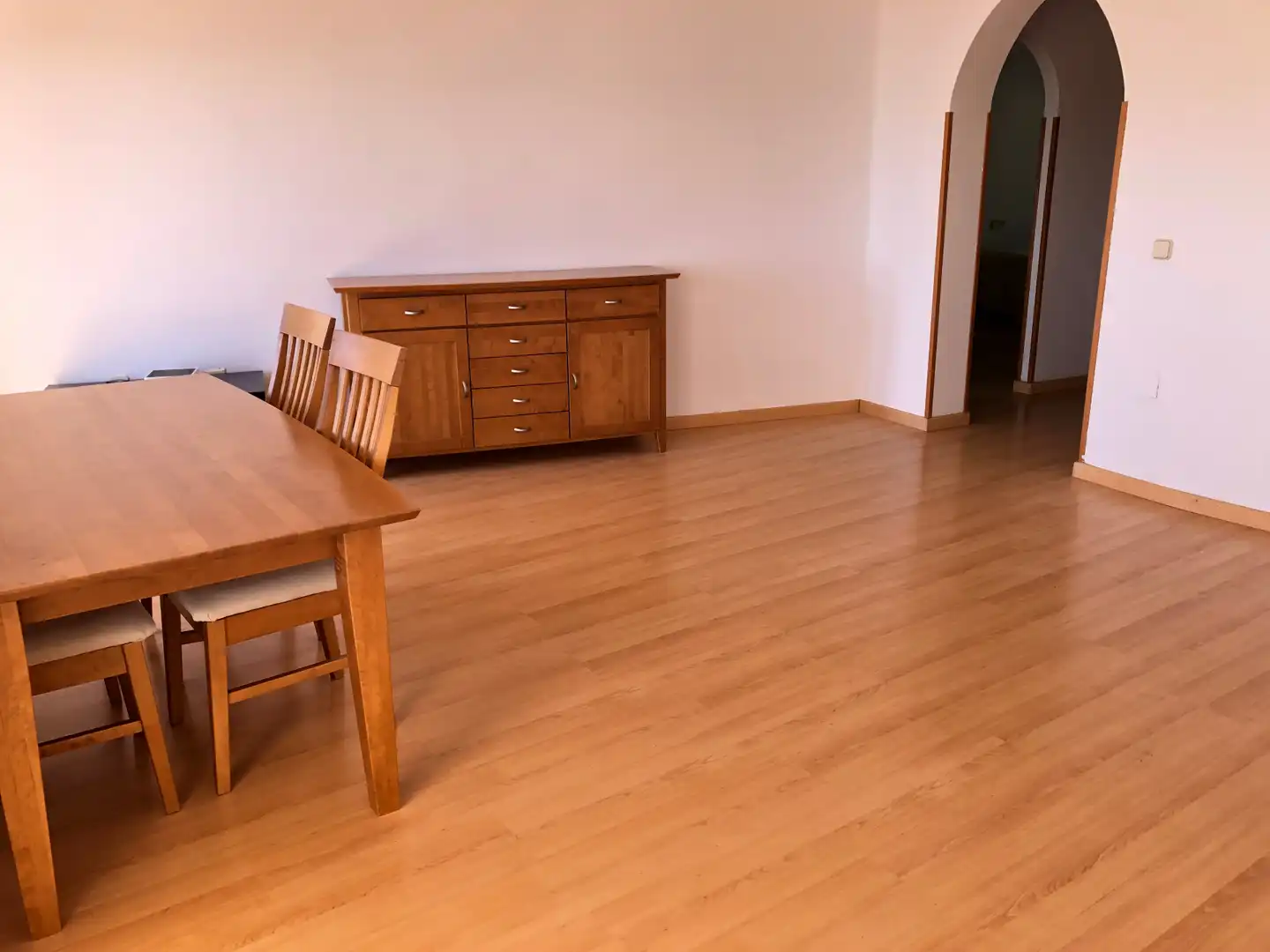 Esszimmer von Dachboden zum Verkauf in Marbella mit Parkett, Terrasse und Ofen