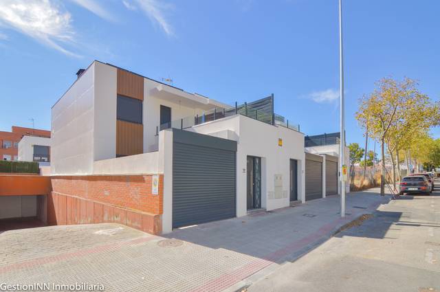 Casa adosada en Alquiler en Calle Míster Lodge en Centro
