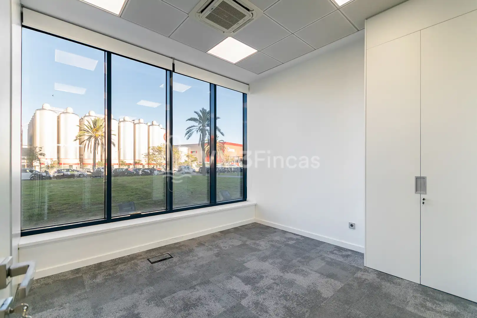 Büro zur Miete in El Prat de Llobregat mit Klimaanlage, Heizung und Terrasse