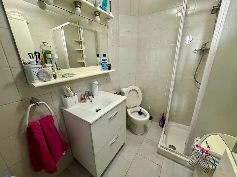 Badezimmer von Erdgeschoss zum Verkauf in Cullera mit Klimaanlage, Heizung und Privatgarten