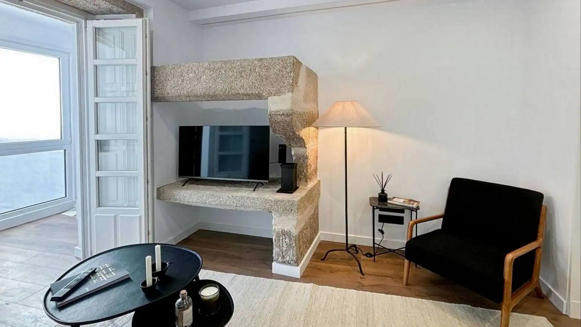 Sala d'estar de Apartament de lloguer en A Coruña Capital  amb Aire condicionat, Calefacció i Jardí privat