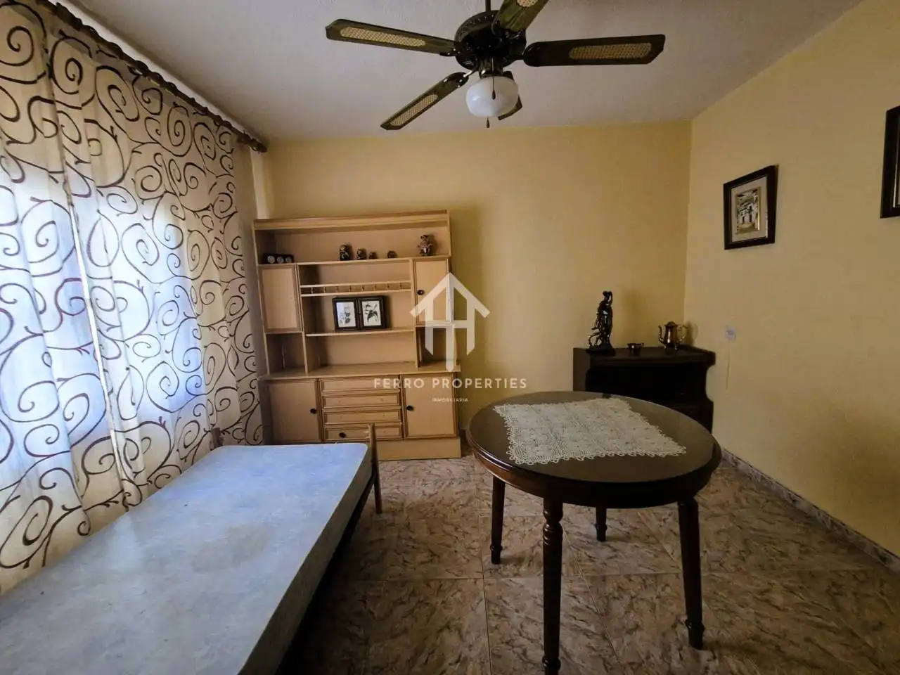 Dormitori de Casa o xalet en venda en Loja amb Jardí privat, Terrassa i Moblat