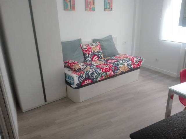 Estudio en Alquiler en Avenida de Italia en Carmelitas